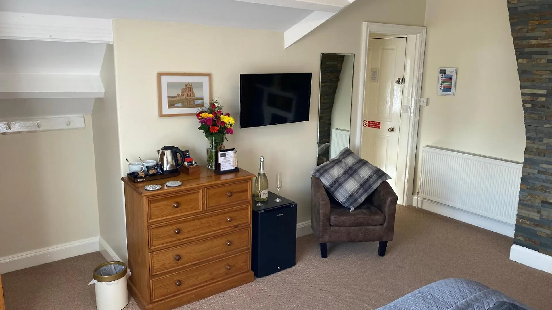 The Whalebone Arch Hotel Whitby Guest house