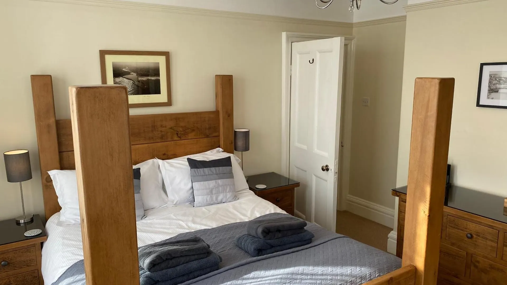 The Whalebone Arch Hotell Whitby