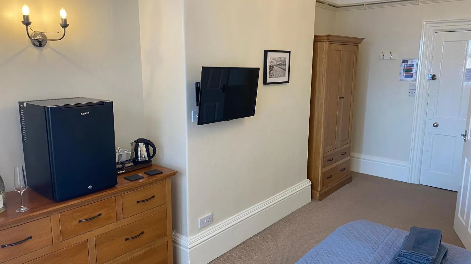 The Whalebone Arch Hotel Whitby Guest house